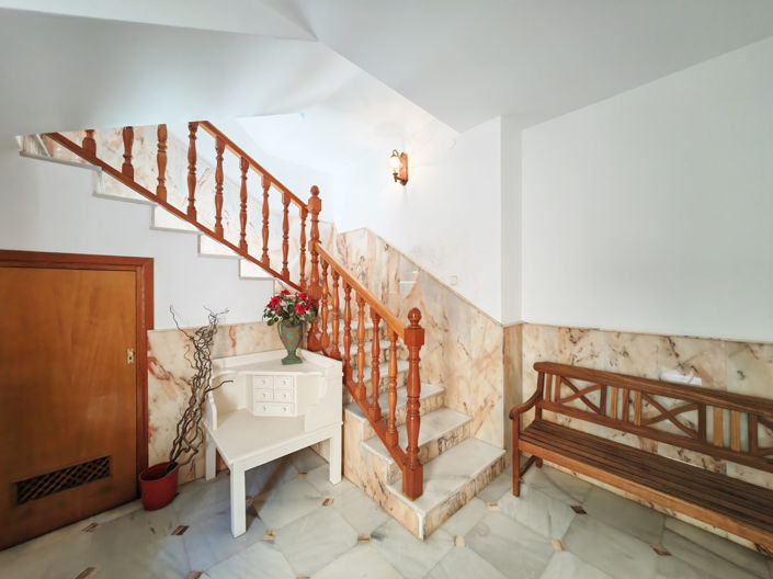 Image No.16-5 Bed Townhouse for sale