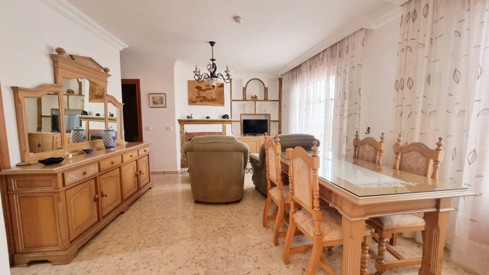 Image No.19-5 Bed Townhouse for sale