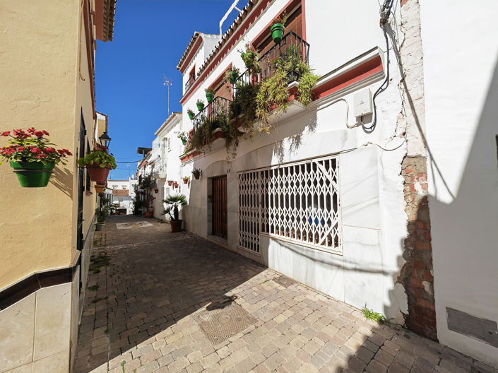 Image No.5-5 Bed Townhouse for sale