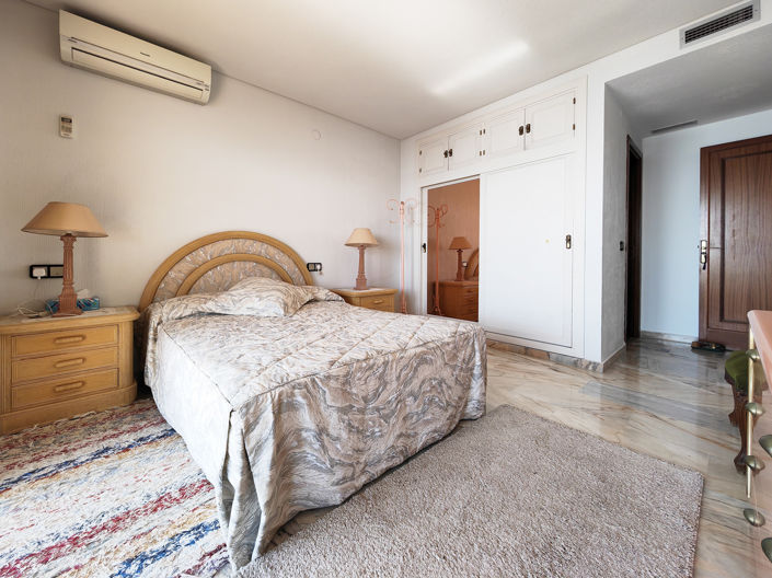 Image No.12-5 Bed Apartment for sale