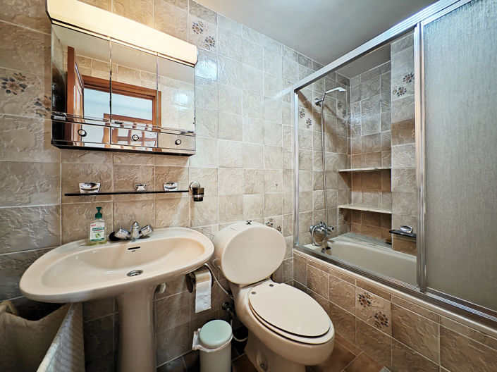 Image No.21-5 Bed Apartment for sale