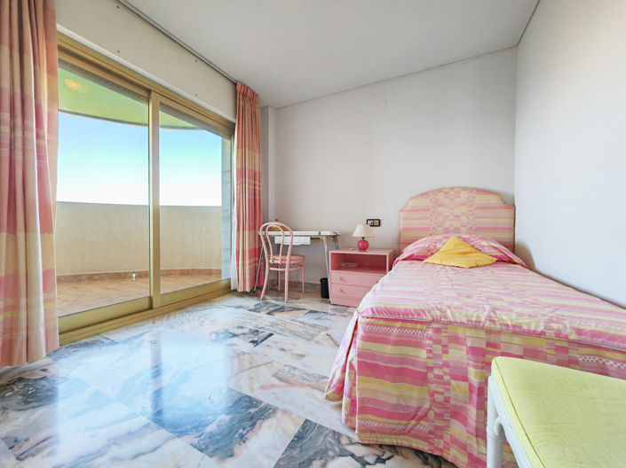 Image No.22-5 Bed Apartment for sale
