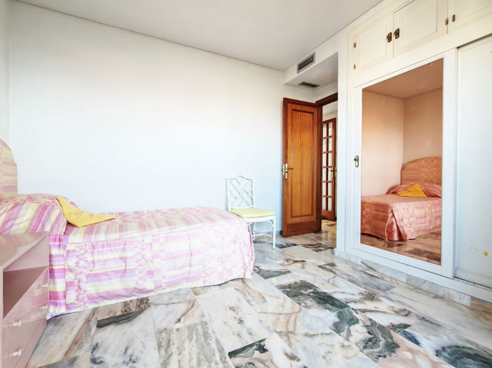 Image No.23-5 Bed Apartment for sale