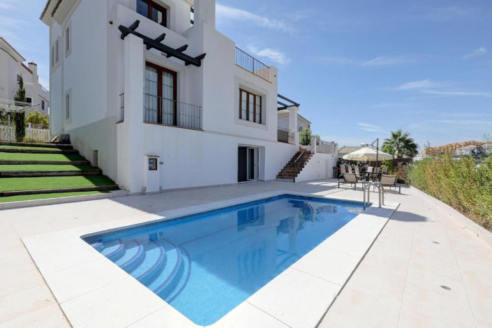 Image No.1-4 Bed Villa for sale