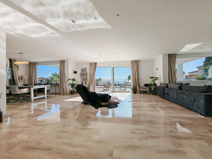 Image No.2-6 Bed Villa for sale