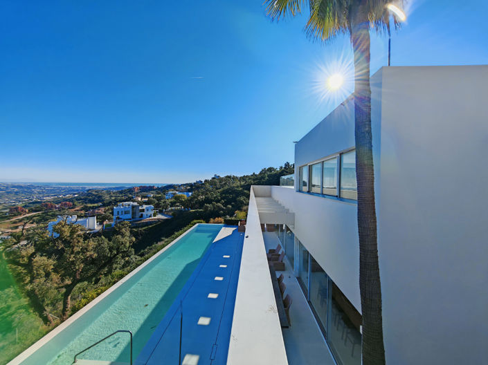 Image No.1-6 Bed Villa for sale