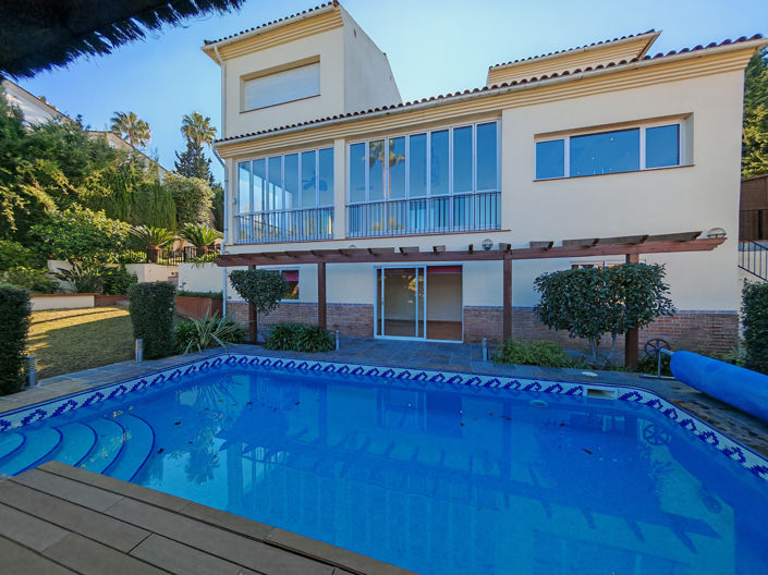 Image No.1-Villa de 5 chambres à vendre à Sotogrande playa