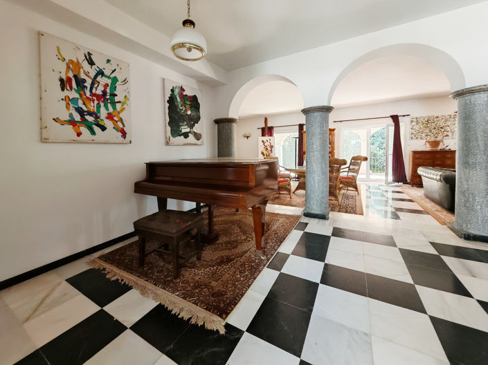Image No.3-5 Bed Villa for sale