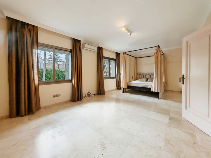 Image No.17-5 Bed Villa for sale