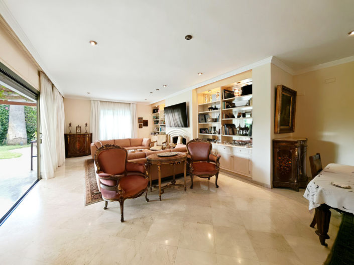 Image No.6-5 Bed Villa for sale