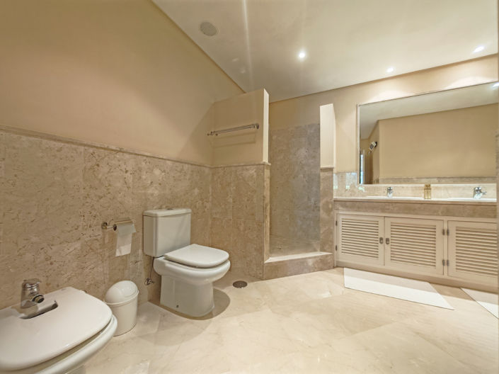 Image No.11-2 Bed Property for sale