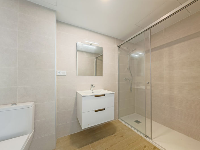 Image No.15-4 Bed Property for sale