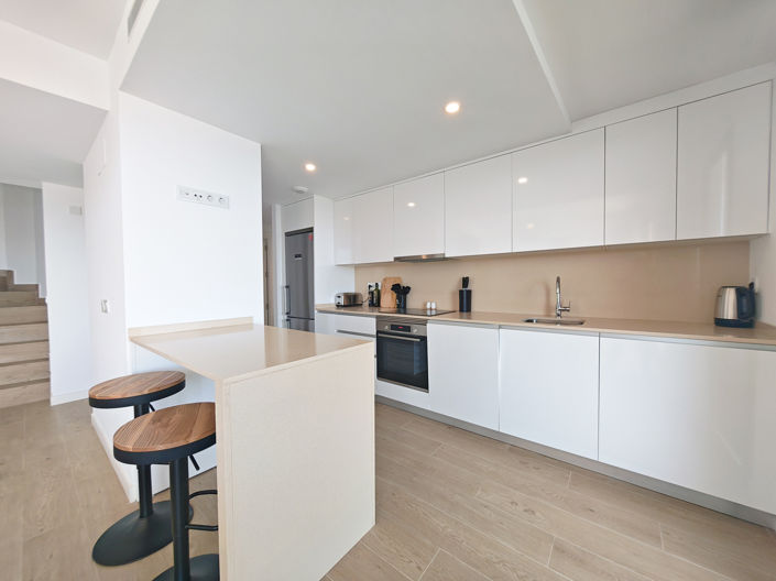 Image No.4-4 Bed Property for sale