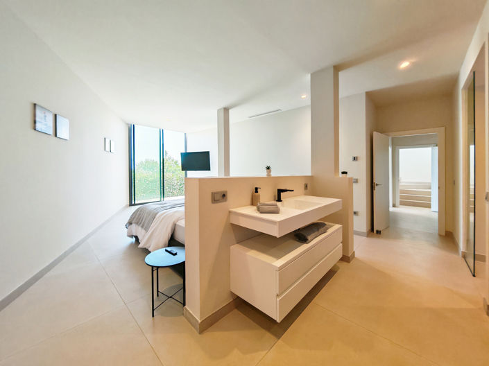 Image No.18-4 Bed Villa for sale