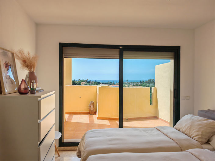 Image No.12-3 Bed Property for sale