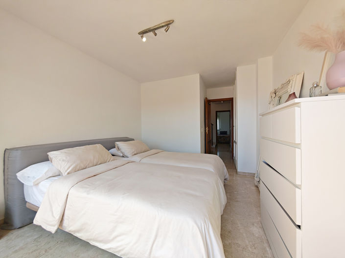 Image No.13-3 Bed Property for sale