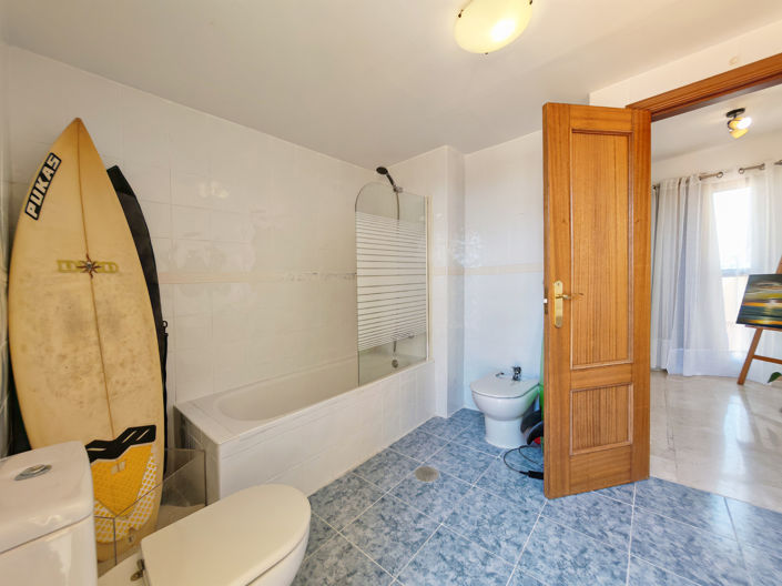Image No.15-3 Bed Property for sale