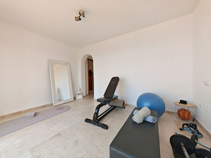Image No.19-3 Bed Property for sale