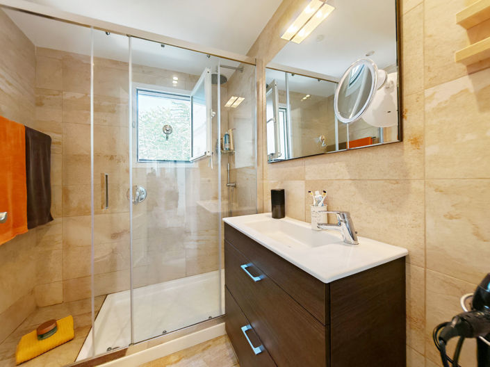 Image No.11-3 Bed Property for sale