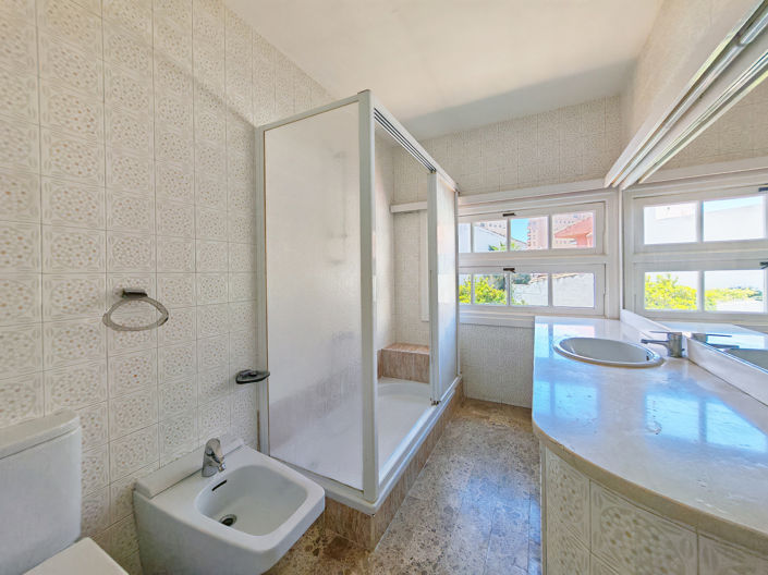 Image No.8-4 Bed Villa for sale