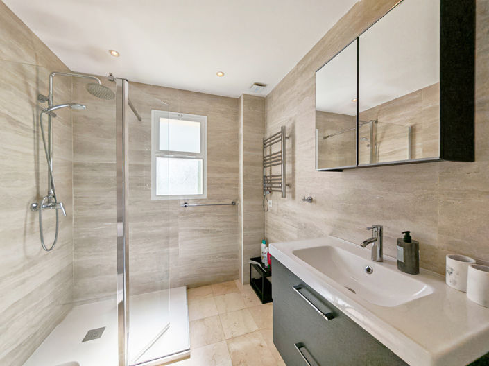 Image No.10-2 Bed Property for sale