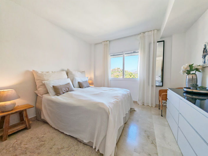 Image No.11-2 Bed Property for sale