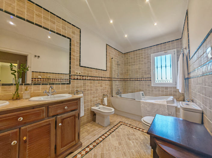 Image No.17-4 Bed Villa for sale