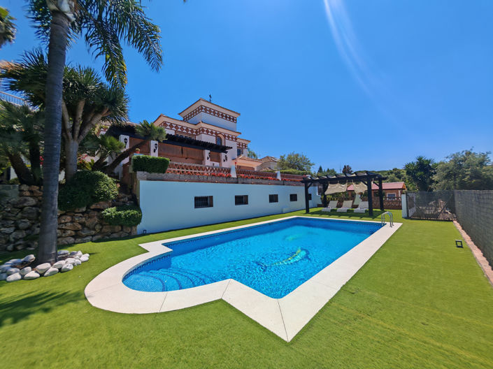 Image No.2-4 Bed Villa for sale