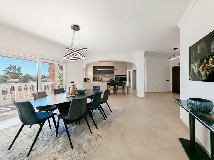 Image No.3-9 Bed Villa for sale