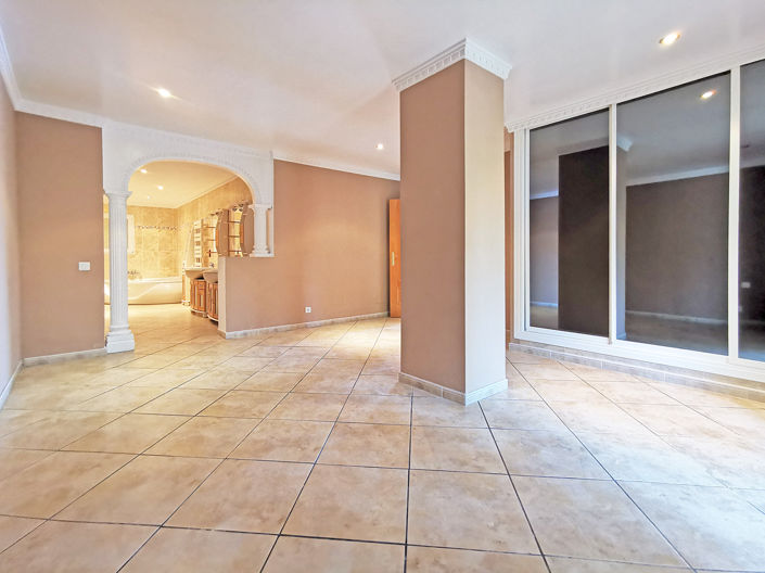Image No.30-9 Bed Villa for sale