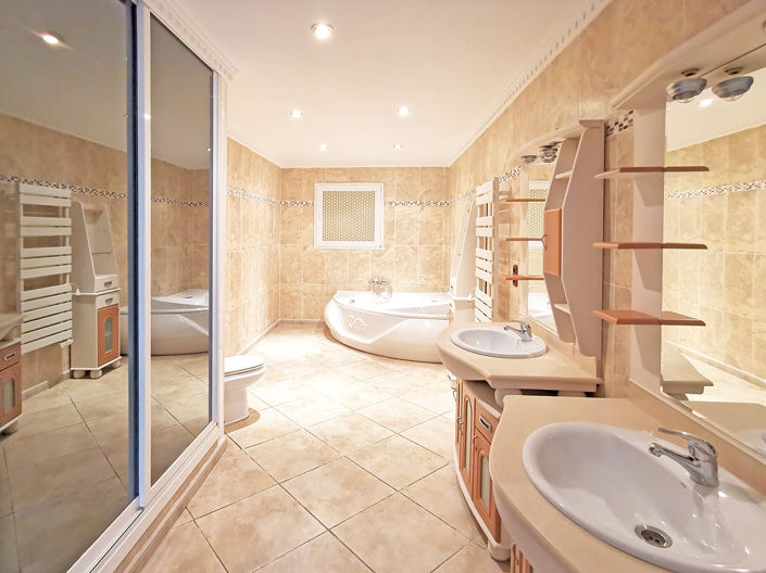 Image No.31-9 Bed Villa for sale