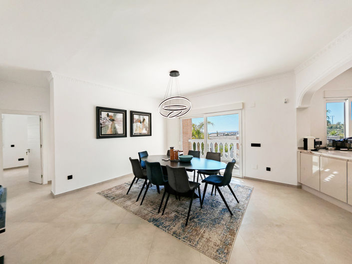 Image No.4-9 Bed Villa for sale