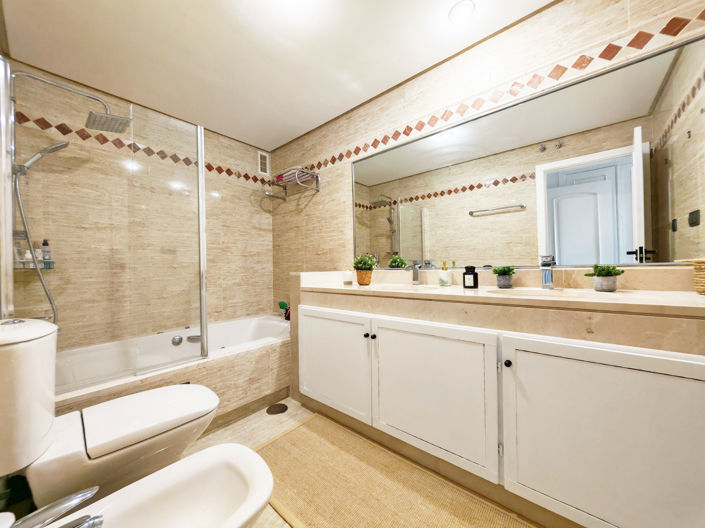 Image No.10-2 Bed Property for sale