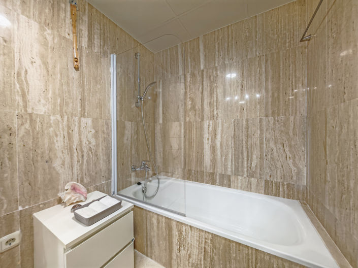 Image No.10-2 Bed Property for sale