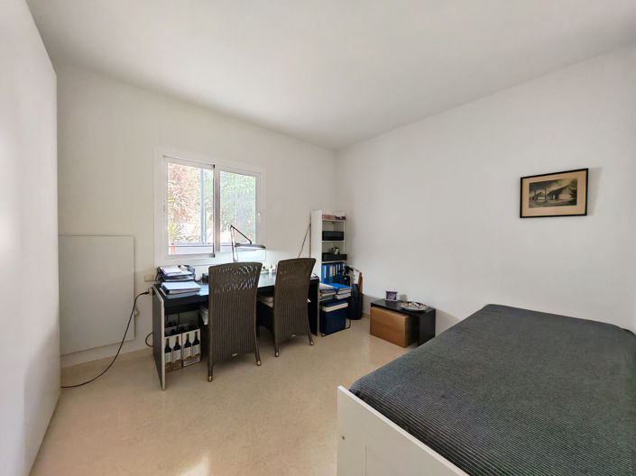 Image No.12-2 Bed Property for sale