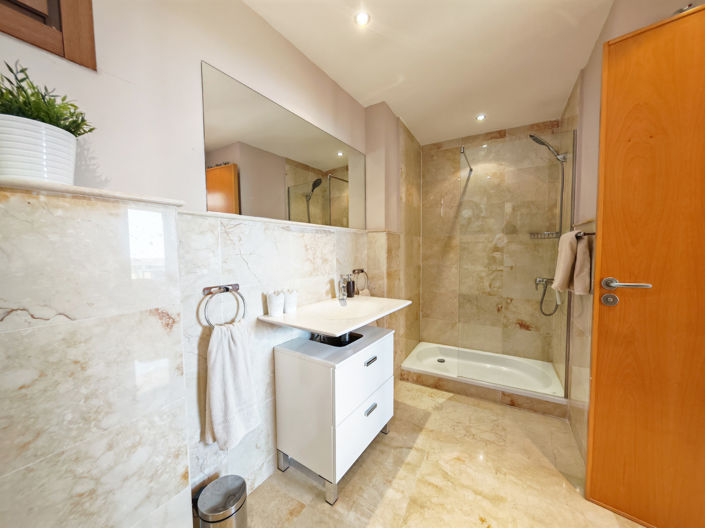 Image No.14-3 Bed Apartment for sale