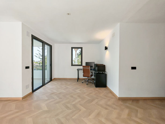 Image No.26-8 Bed Villa for sale
