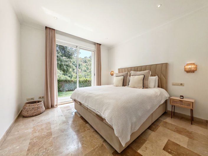 Image No.9-2 Bed Property for sale