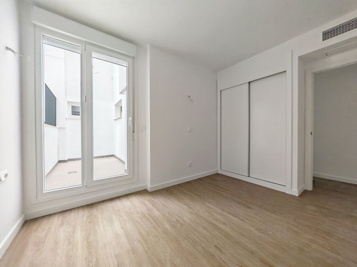 Image No.5-2 Bed Property for sale