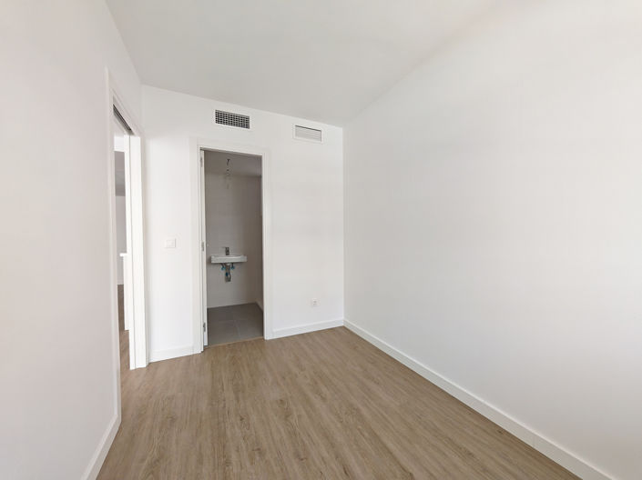 Image No.9-2 Bed Property for sale