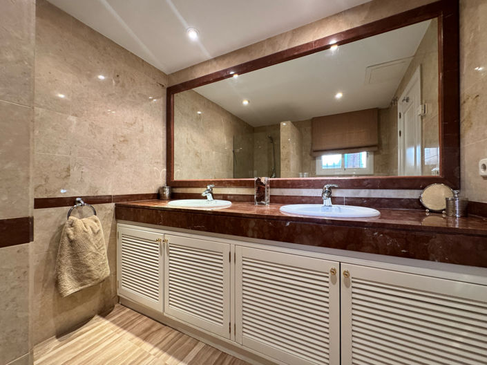 Image No.12-3 Bed Apartment for sale
