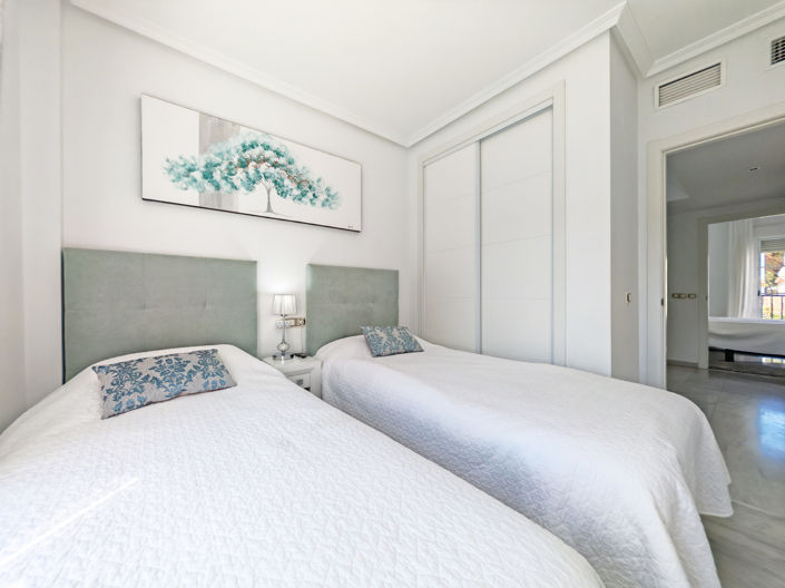 Image No.17-4 Bed Townhouse for sale