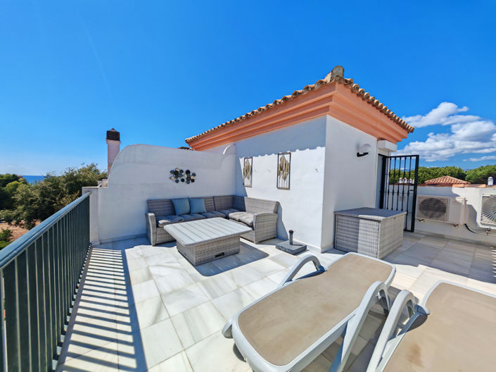 Image No.24-4 Bed Townhouse for sale