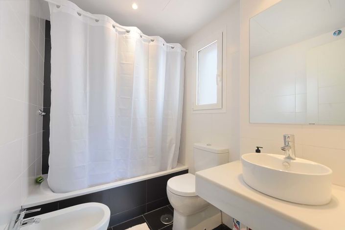 Image No.8-2 Bed Apartment for sale