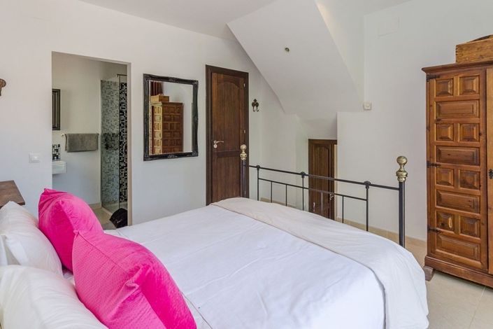 Image No.15-4 Bed Villa for sale