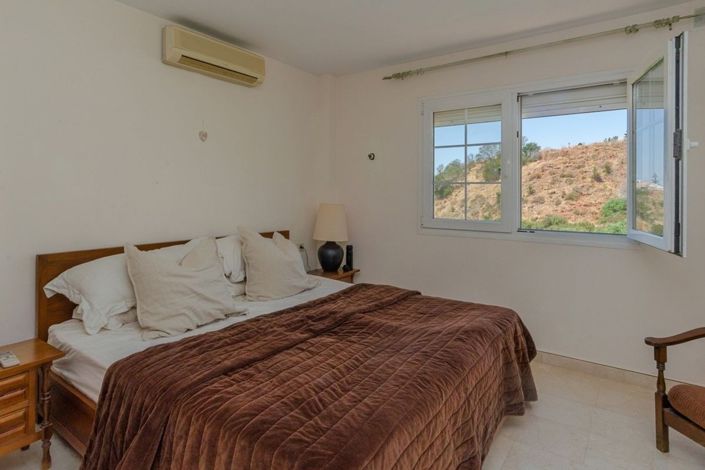 Image No.25-4 Bed Villa for sale