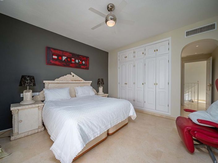 Image No.10-4 Bed Townhouse for sale