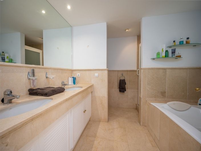 Image No.11-4 Bed Townhouse for sale