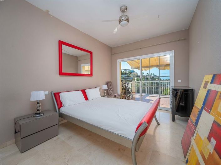 Image No.14-4 Bed Townhouse for sale