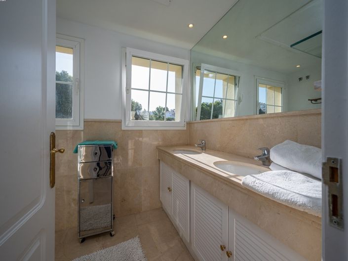 Image No.15-4 Bed Townhouse for sale